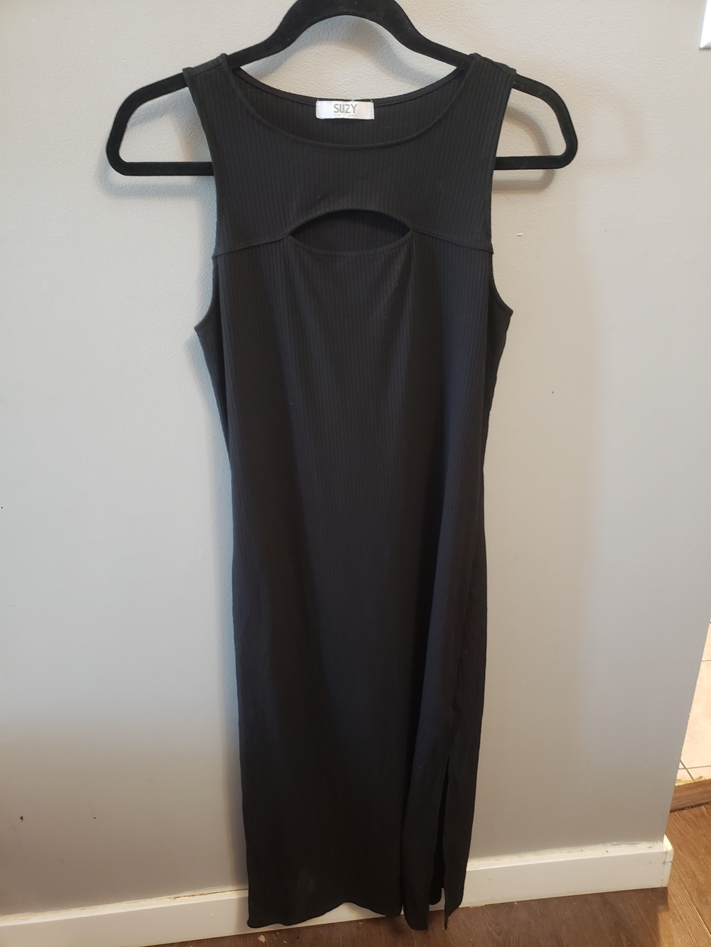 Suzy Shier Black Ribbed Midi Dress with Front Cutout